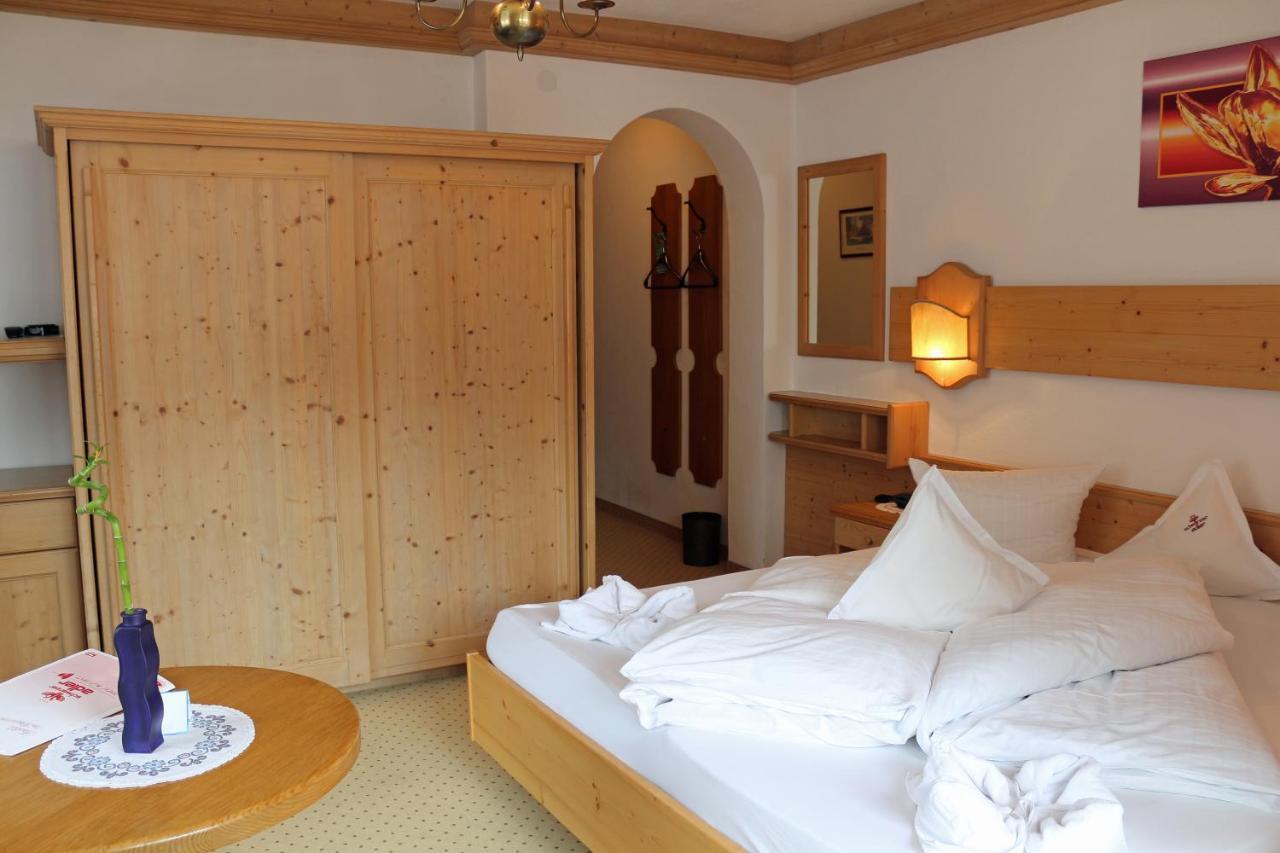 נאודרס Hotel Schwarzer Adler מראה חיצוני תמונה