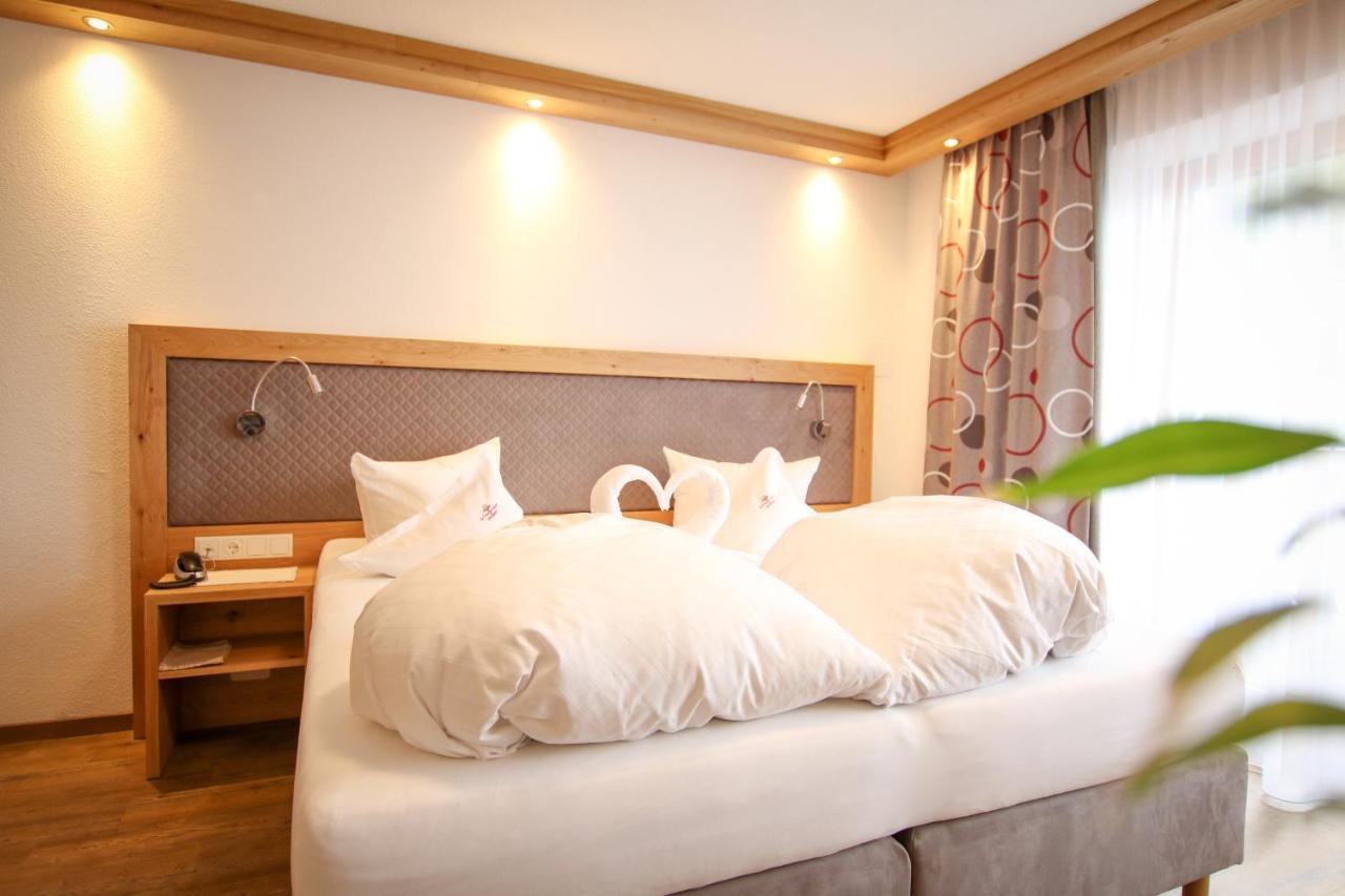 נאודרס Hotel Schwarzer Adler מראה חיצוני תמונה