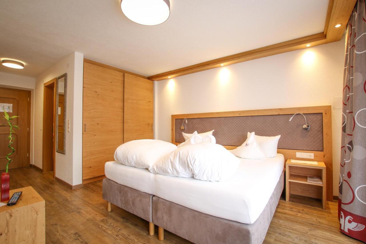 נאודרס Hotel Schwarzer Adler מראה חיצוני תמונה