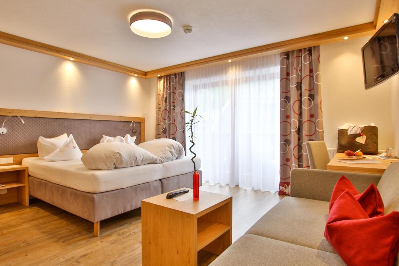 נאודרס Hotel Schwarzer Adler מראה חיצוני תמונה
