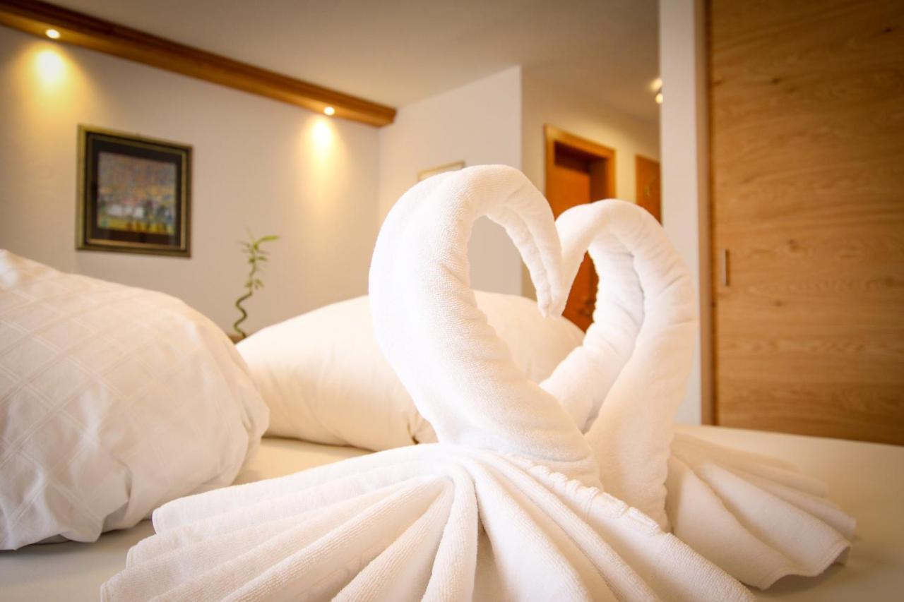 נאודרס Hotel Schwarzer Adler מראה חיצוני תמונה