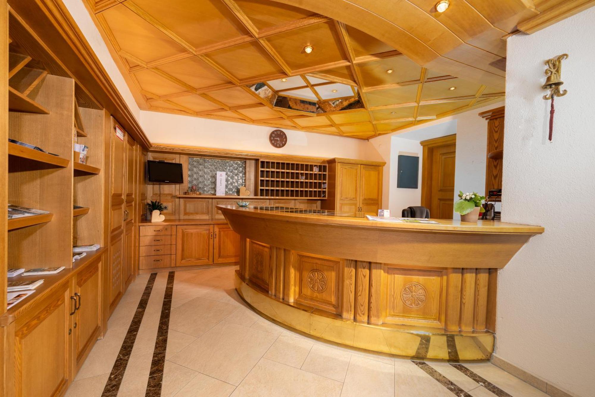 נאודרס Hotel Schwarzer Adler מראה חיצוני תמונה