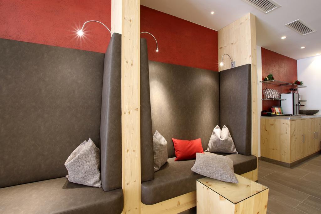 נאודרס Hotel Schwarzer Adler מראה חיצוני תמונה
