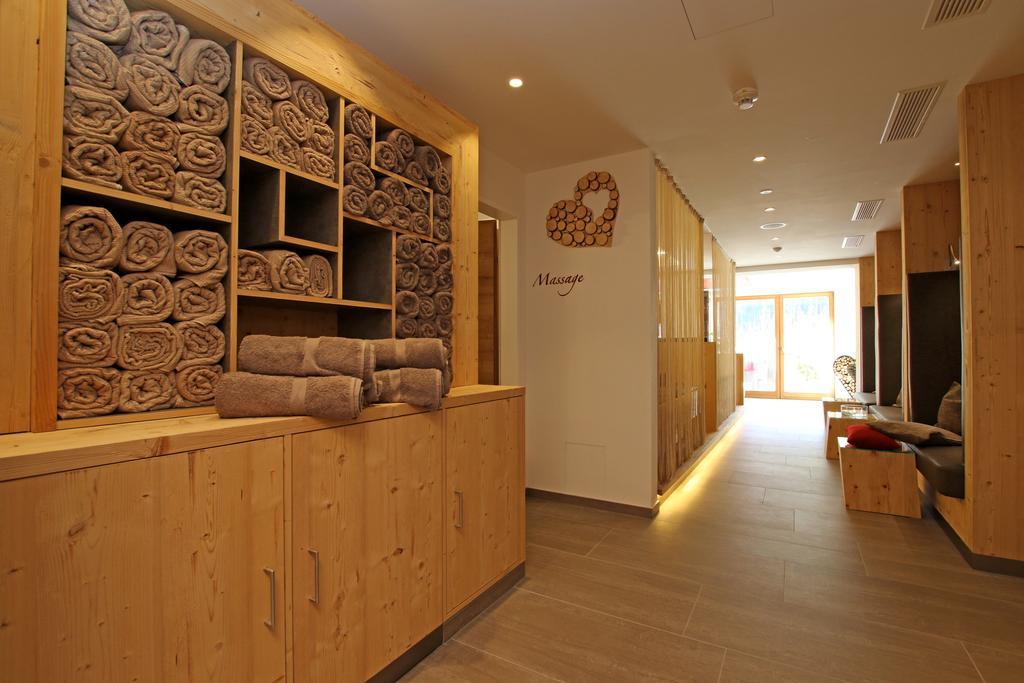 נאודרס Hotel Schwarzer Adler מראה חיצוני תמונה